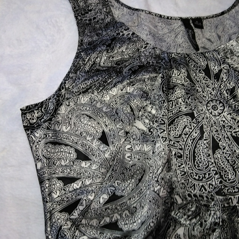 Essentials By Milano satin blouse. Size S - Picture 3 of 5